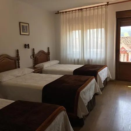 Hotel Trespalacios