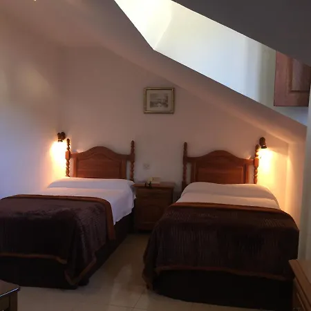 Hotel Trespalacios 2*