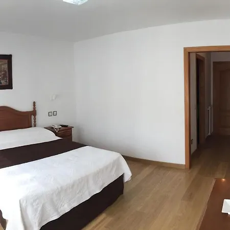 Hotel Trespalacios Panes