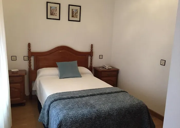 Hotel Trespalacios Panes