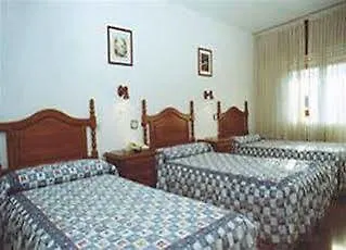 Hotel Trespalacios 2*