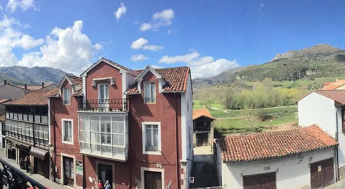 Trespalacios Hotel 2*